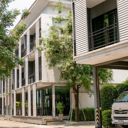 The Box Residence Bangkok Bagian luar foto