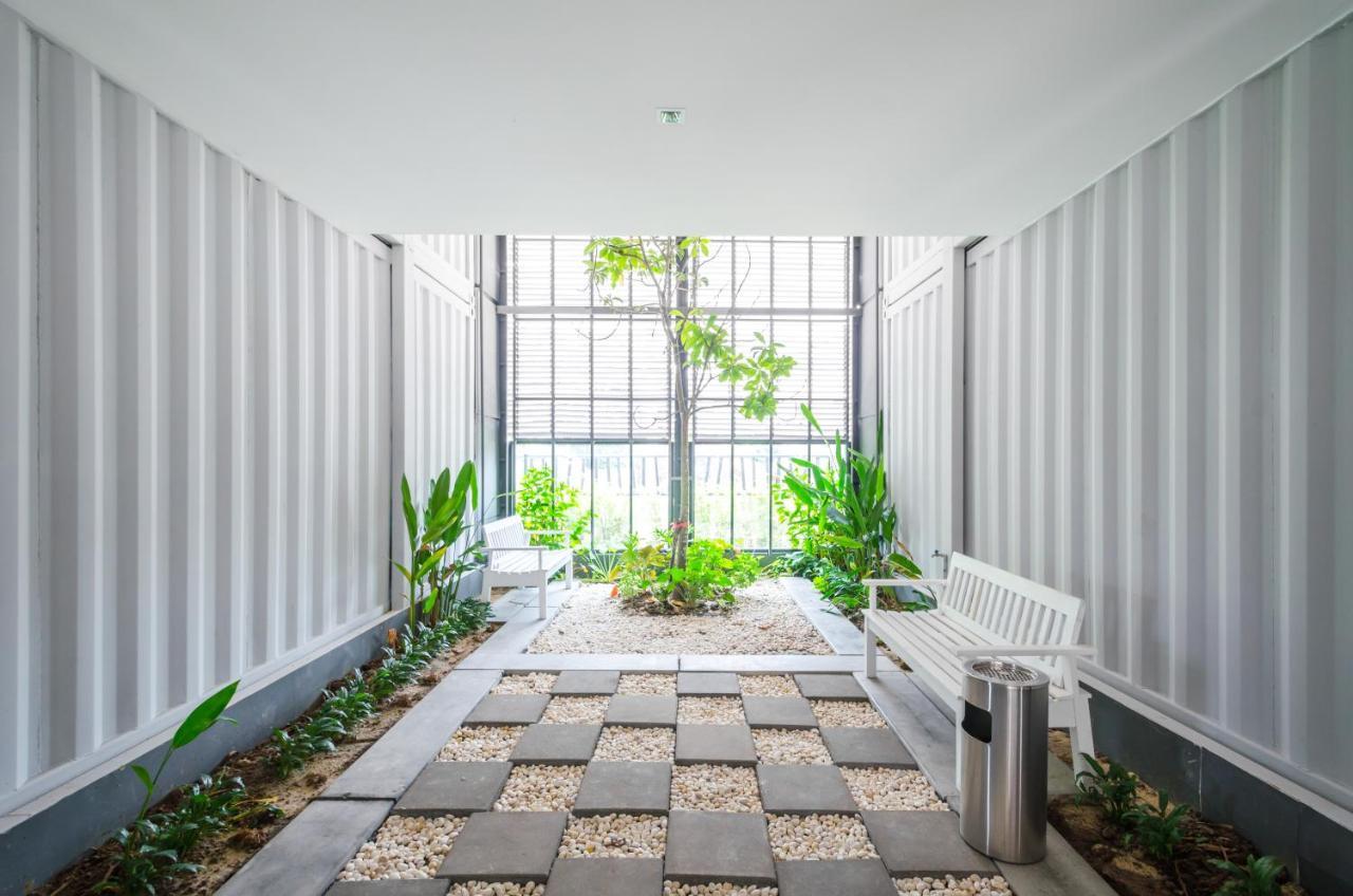 The Box Residence Bangkok Bagian luar foto