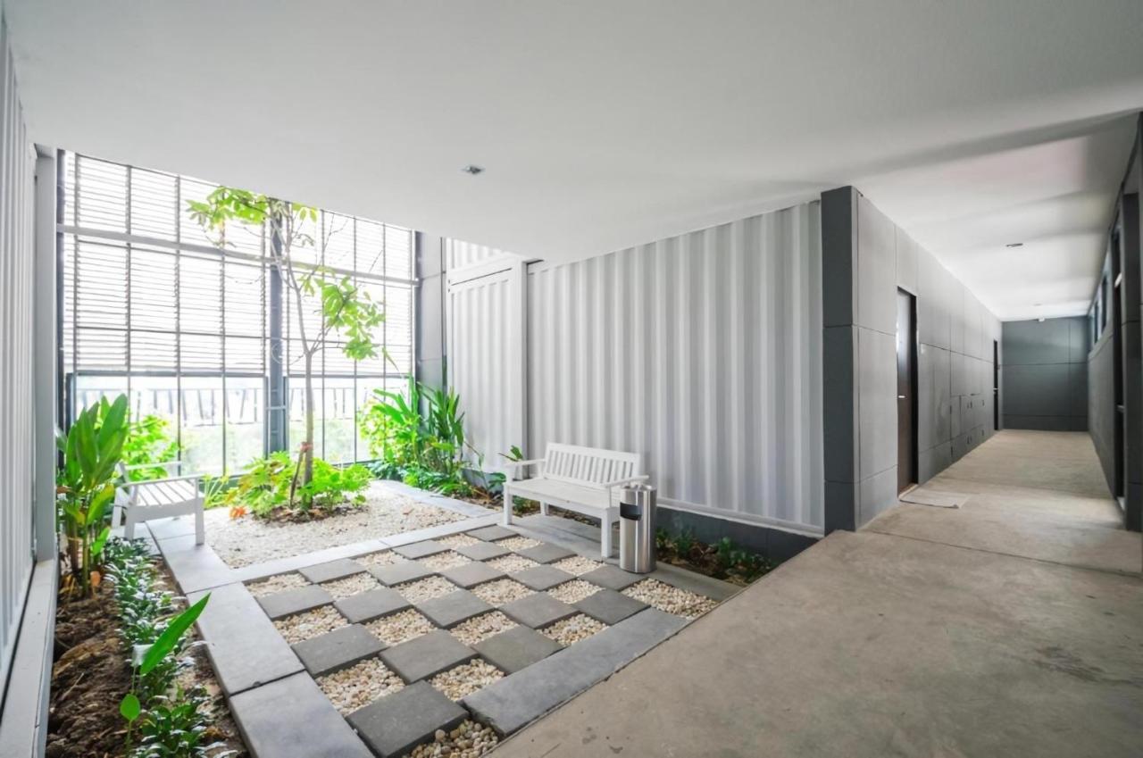 The Box Residence Bangkok Bagian luar foto